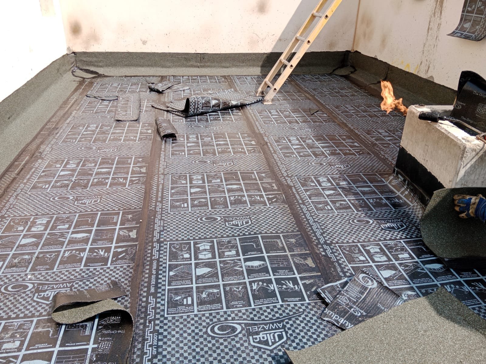 Bituminous membrane for roof-023